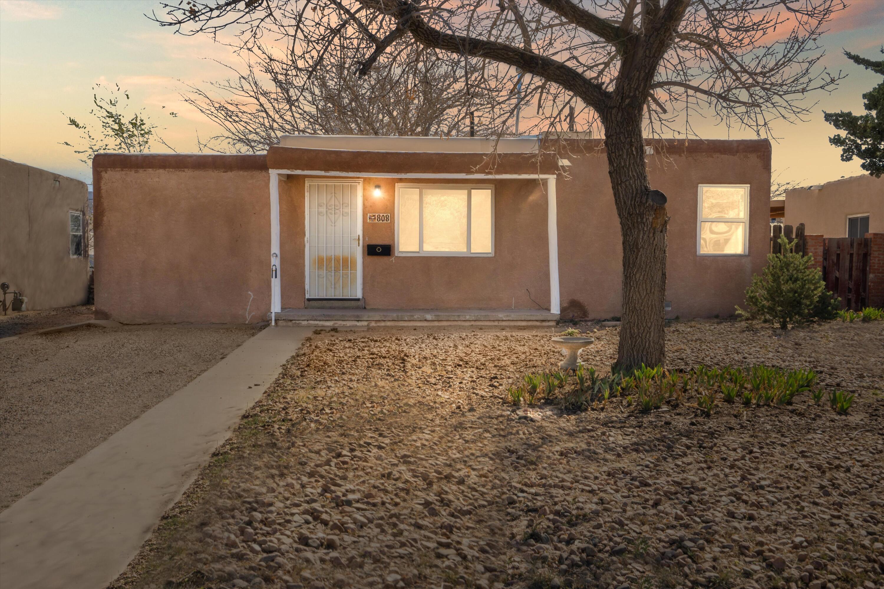 Alvarado Dr Se, Albuquerque, NM 87108