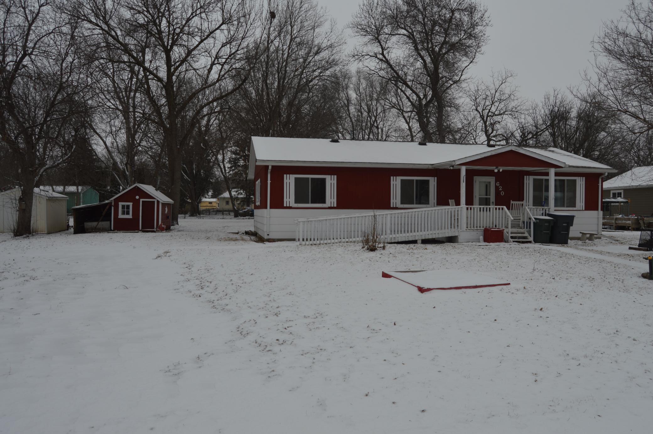 W Fletcher St, Luverne, MN 56156