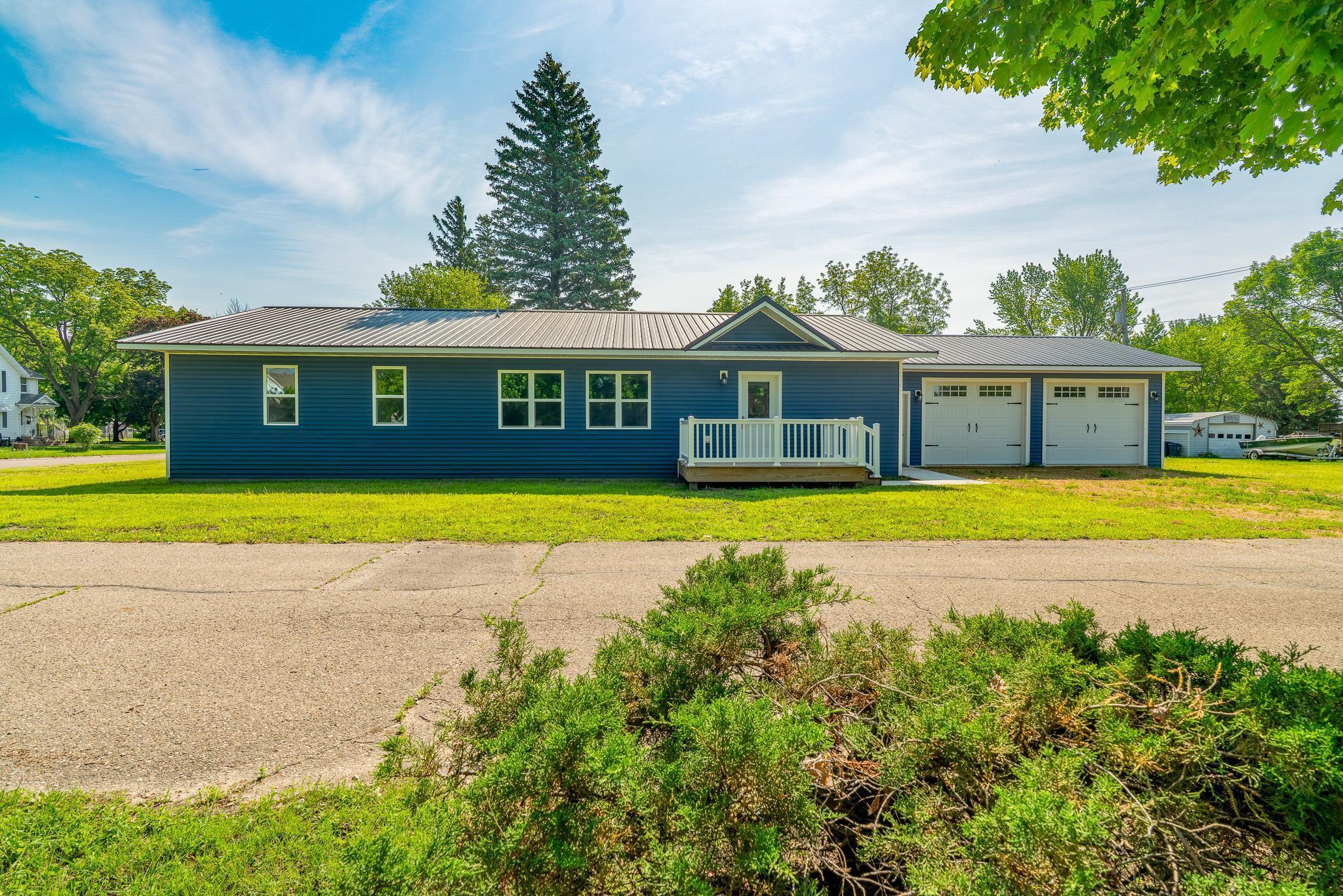 E Iowa St, Elmore, MN 56027