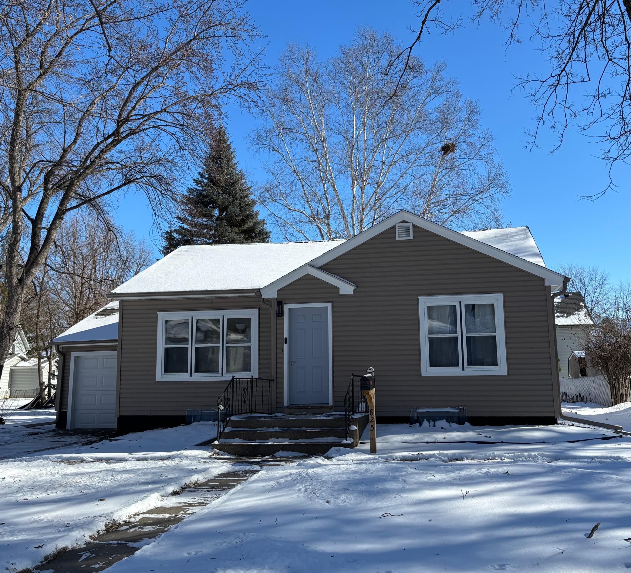 Ivy Ln Se, Hutchinson, MN 55350