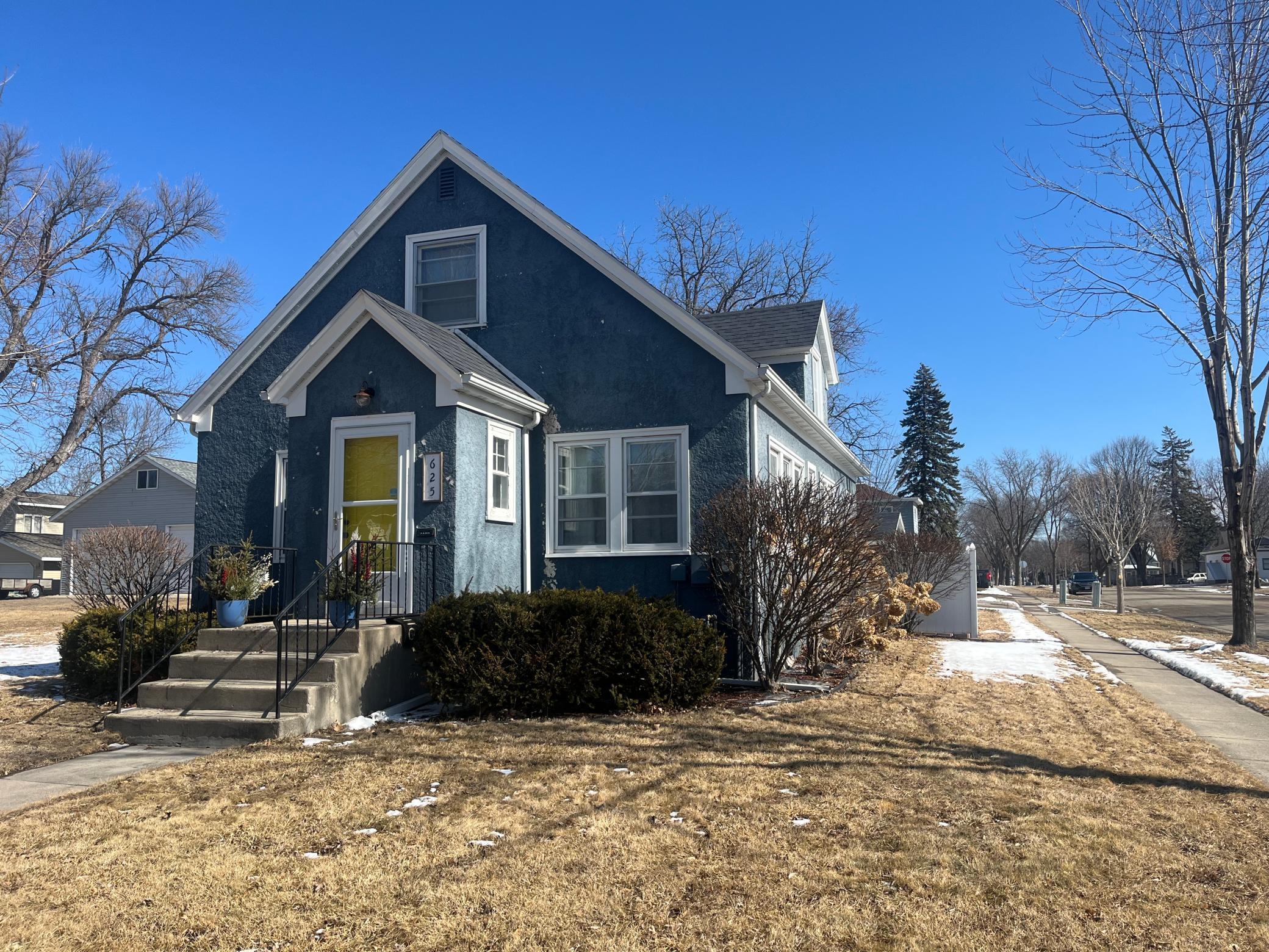 6th St Sw, Willmar, MN 56201