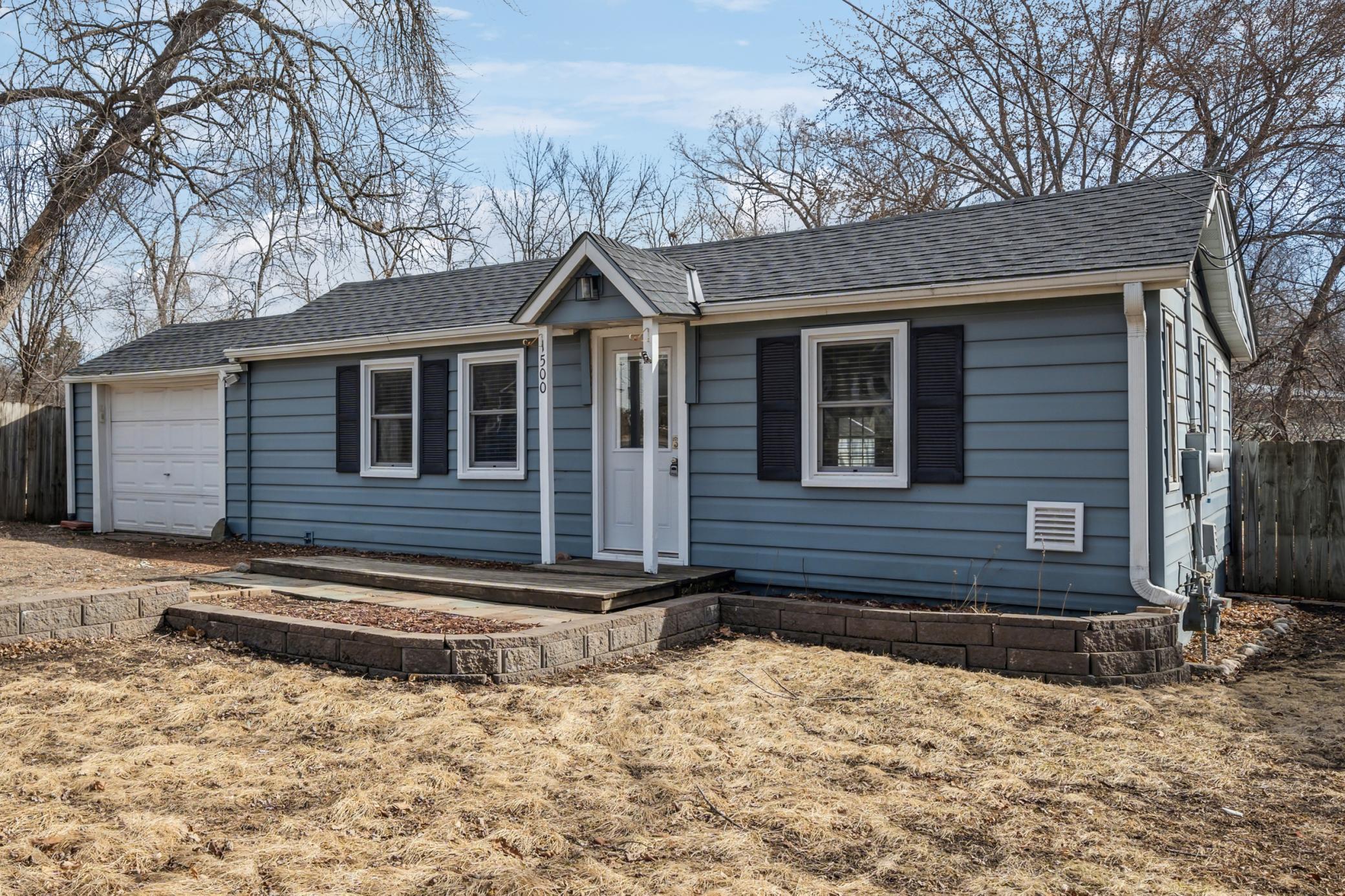 Budd Ave, Maple Plain, MN 55359