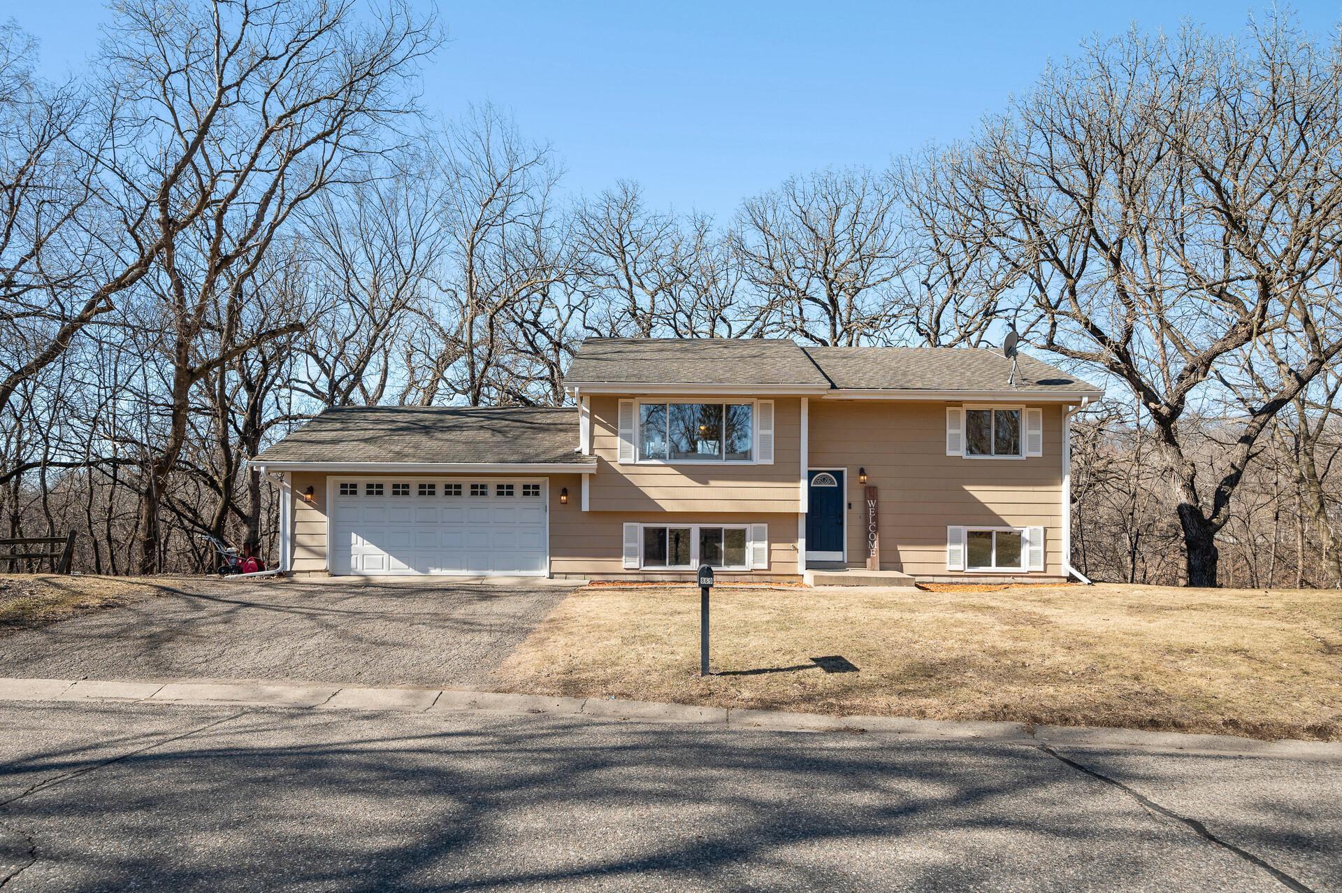 Howard Ln, Chaska, MN 55318