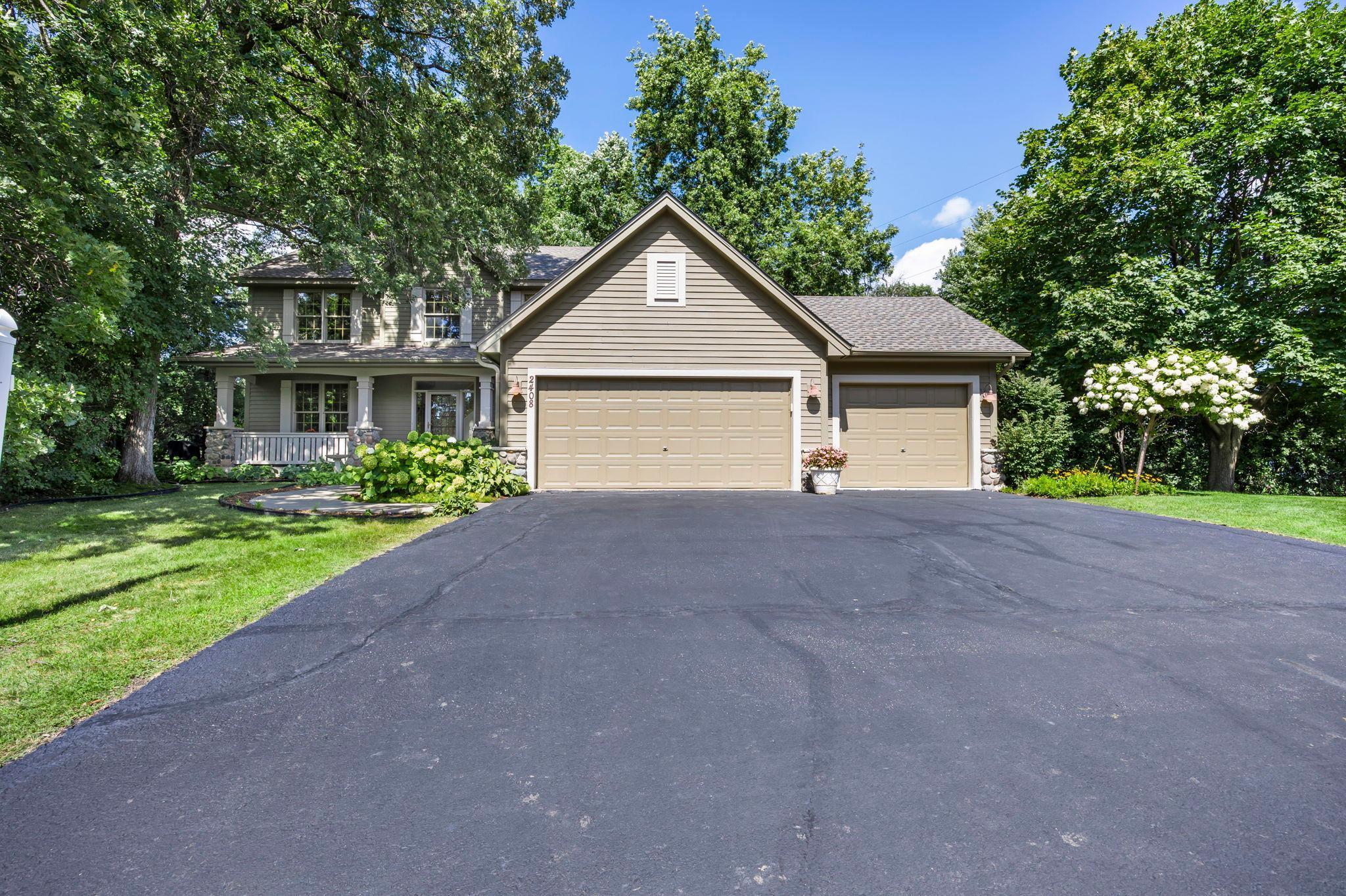 Hunter Dr, Chanhassen, MN 55317