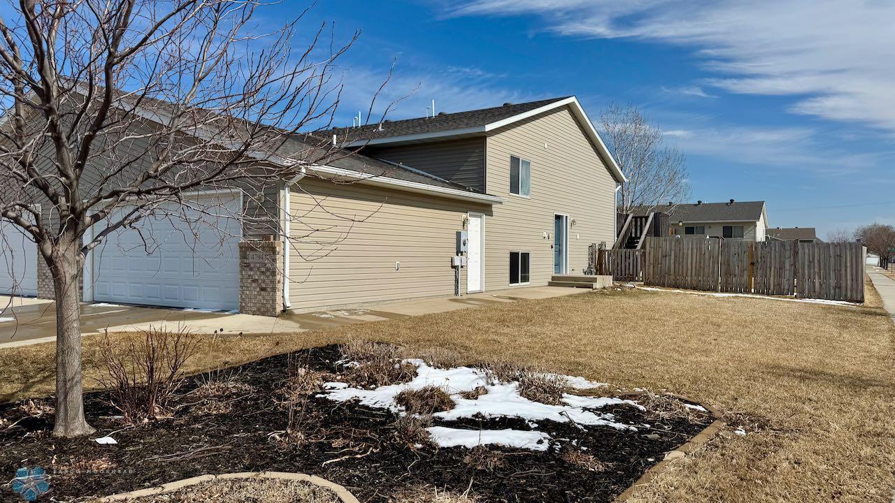 Harvest Dr S, Fargo, ND 58104