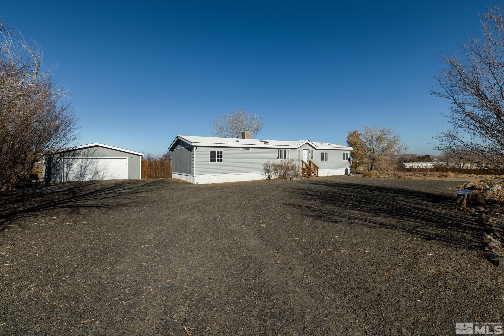 E 4th St, Silver Springs, NV 89429