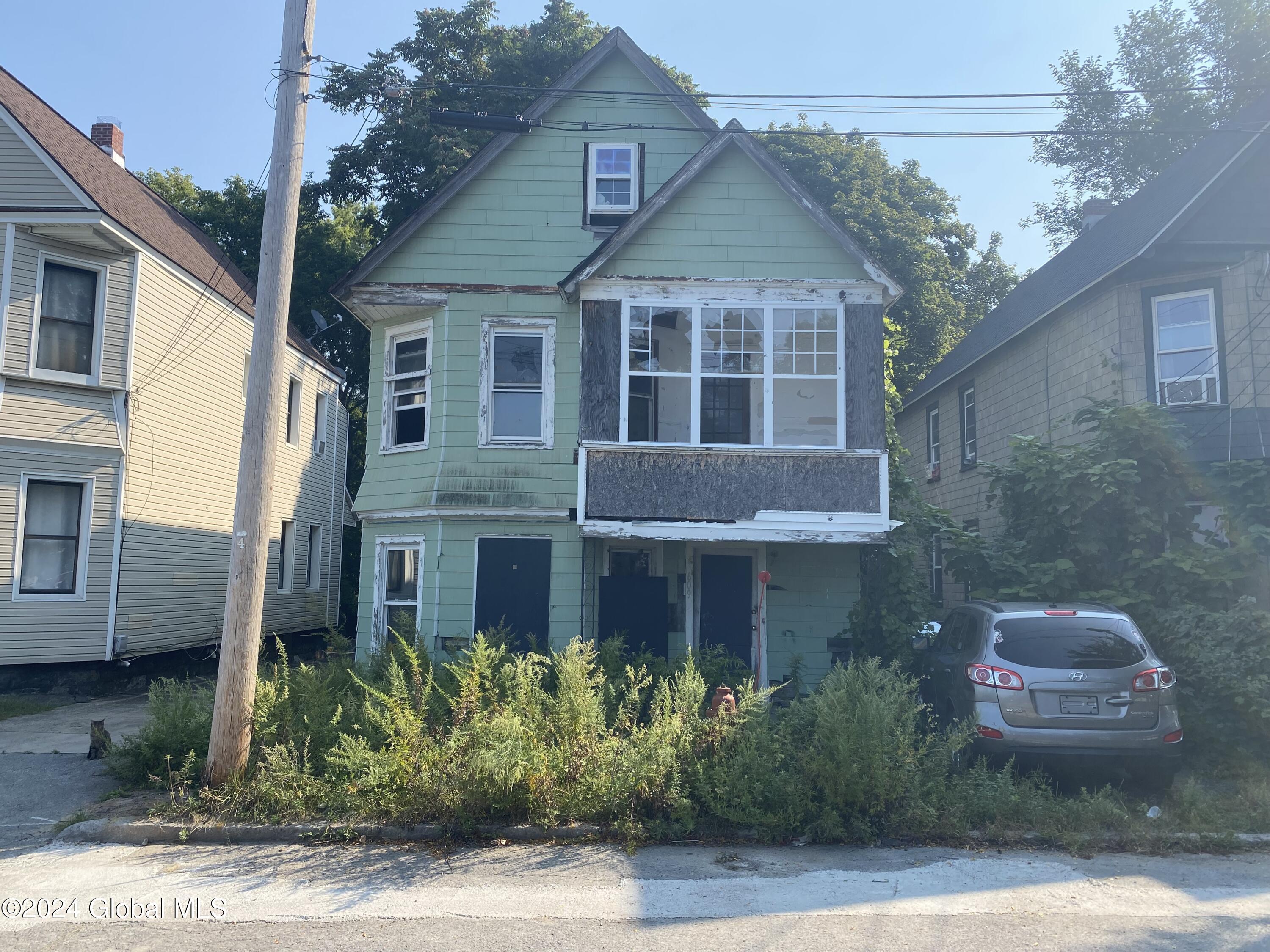 Bluff Ave, Schenectady, NY 12303