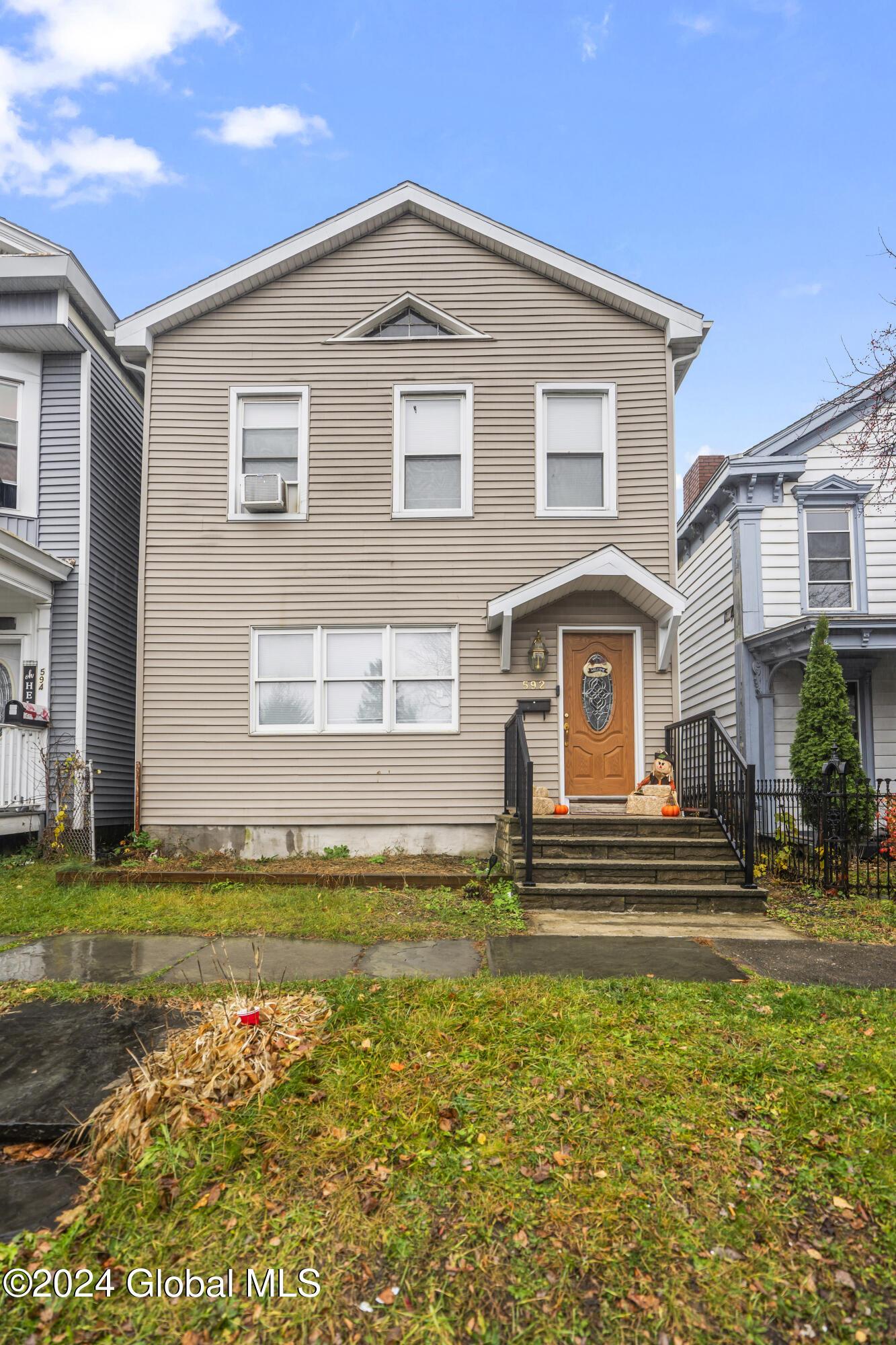 5th Ave, Troy, NY 12182