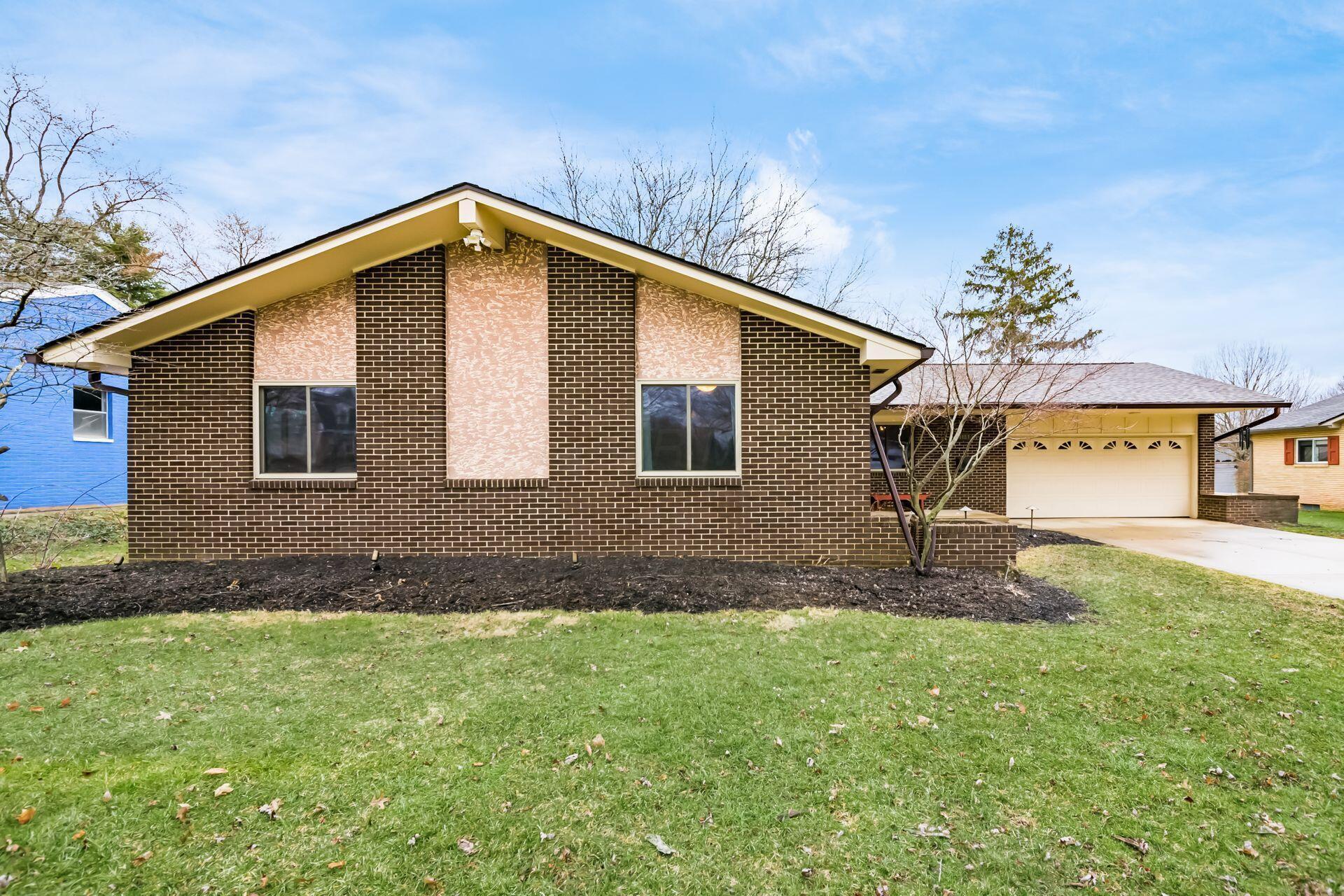 Loos Cir E, Columbus, OH 43214