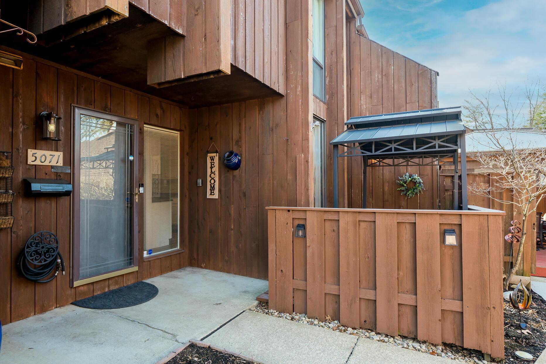 Chuckleberry Ln, Westerville, OH 43081