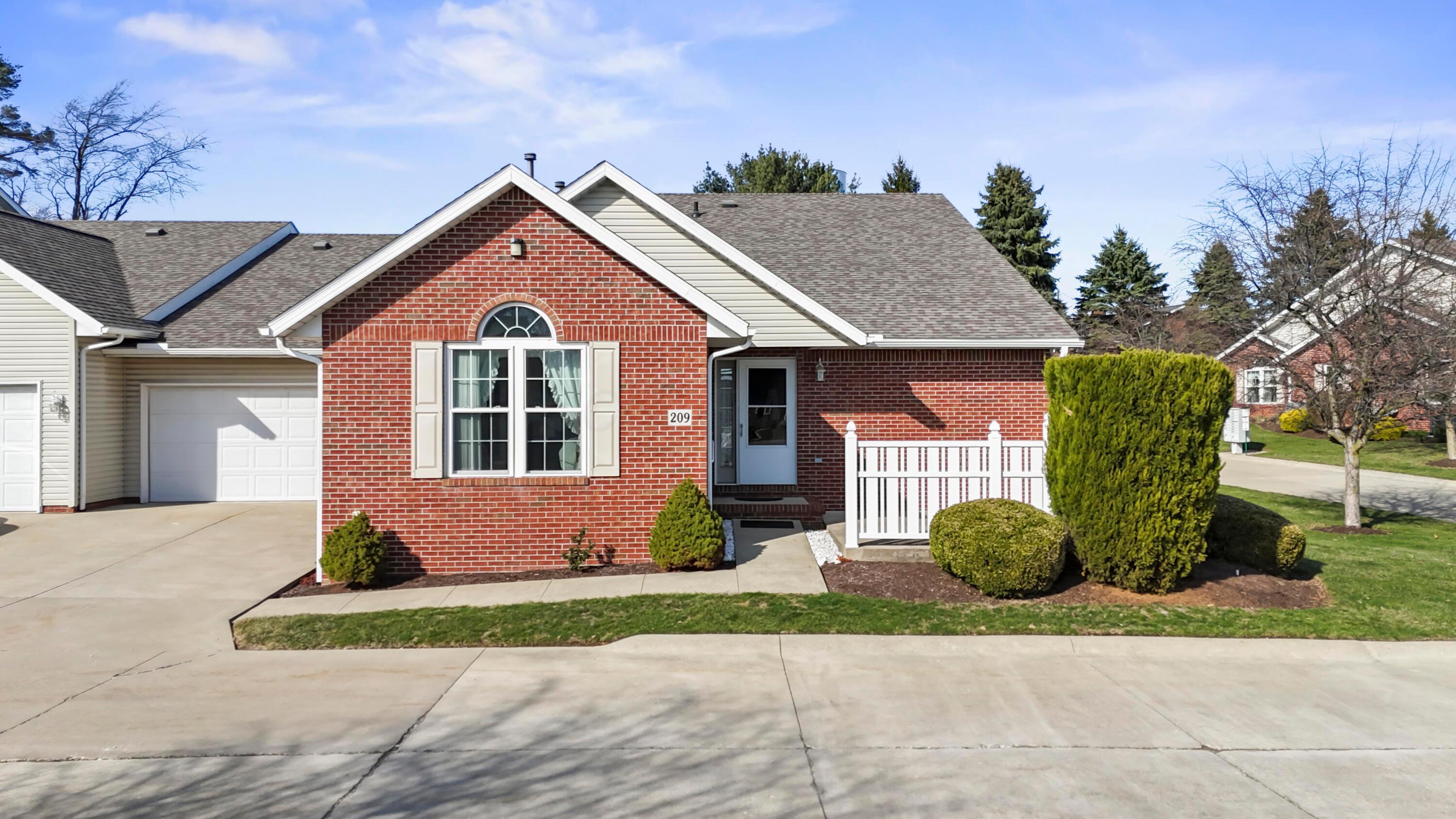 Greenbriar Ln, Dalton, OH 44618
