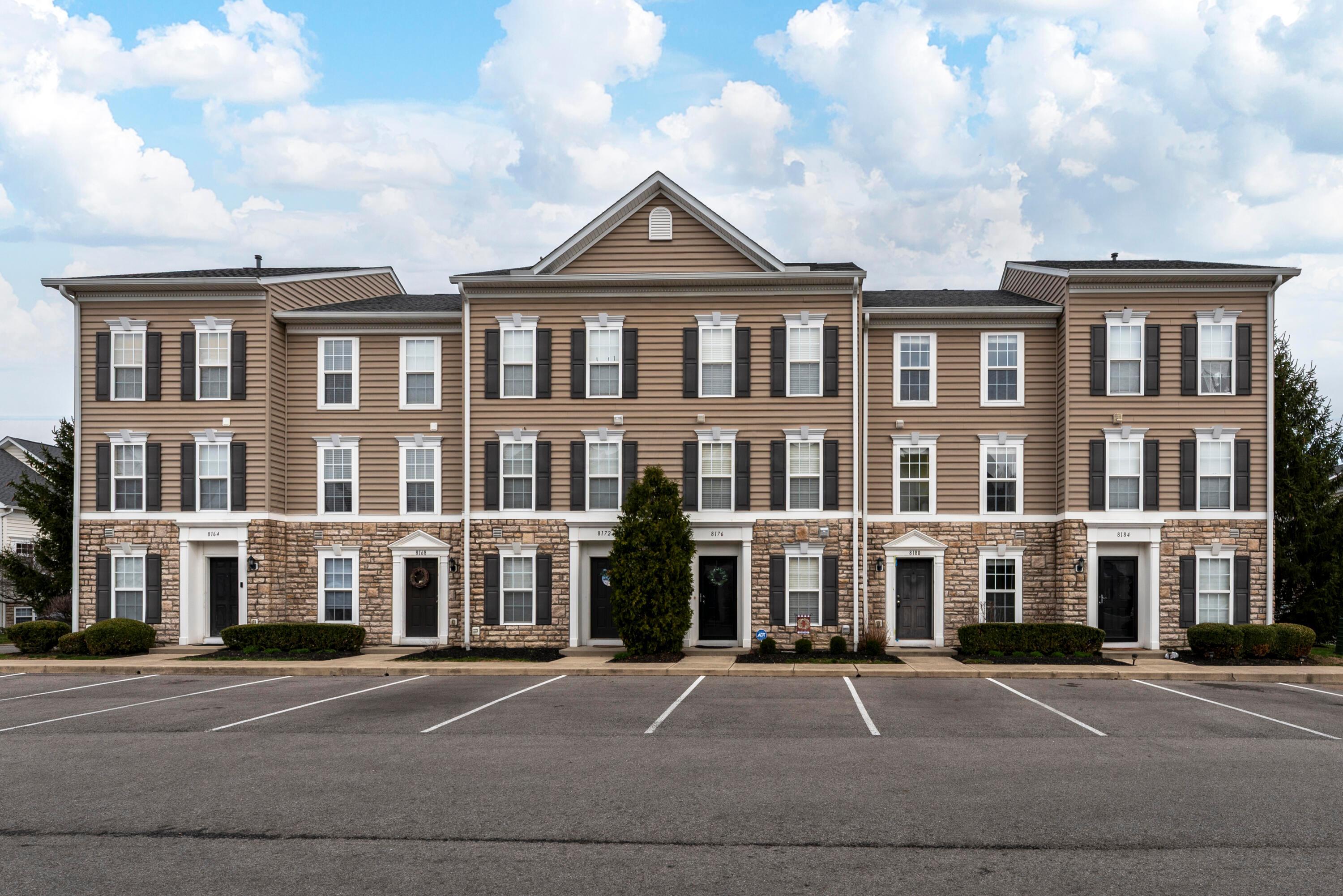 Hawkswillow Dr, Blacklick, OH 43004