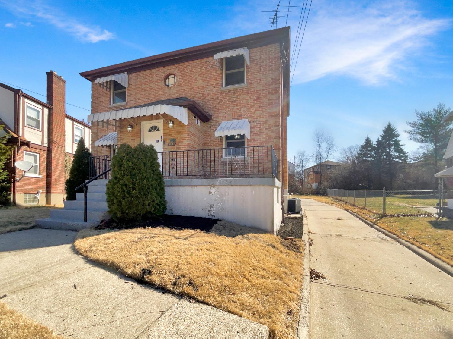 S Hegry Cir, Cincinnati, OH 45238