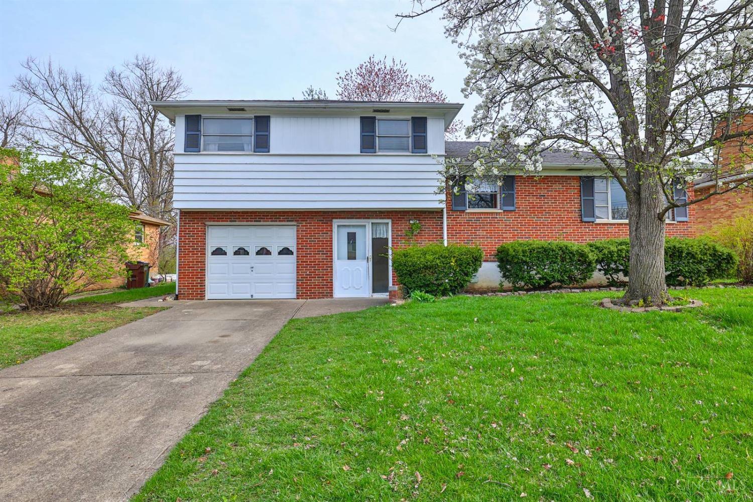 Danvers Dr, Forest Park, OH 45240