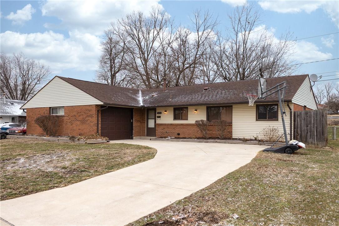 Coleraine Dr, Dayton, OH 45424