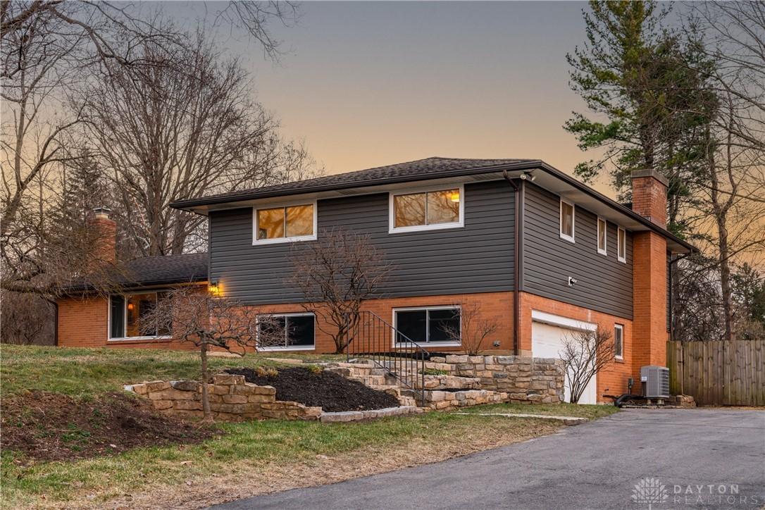 Hithergreen Dr, Dayton, OH 45429
