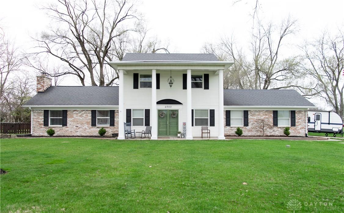 Curtwood Dr, Tipp City, OH 45371