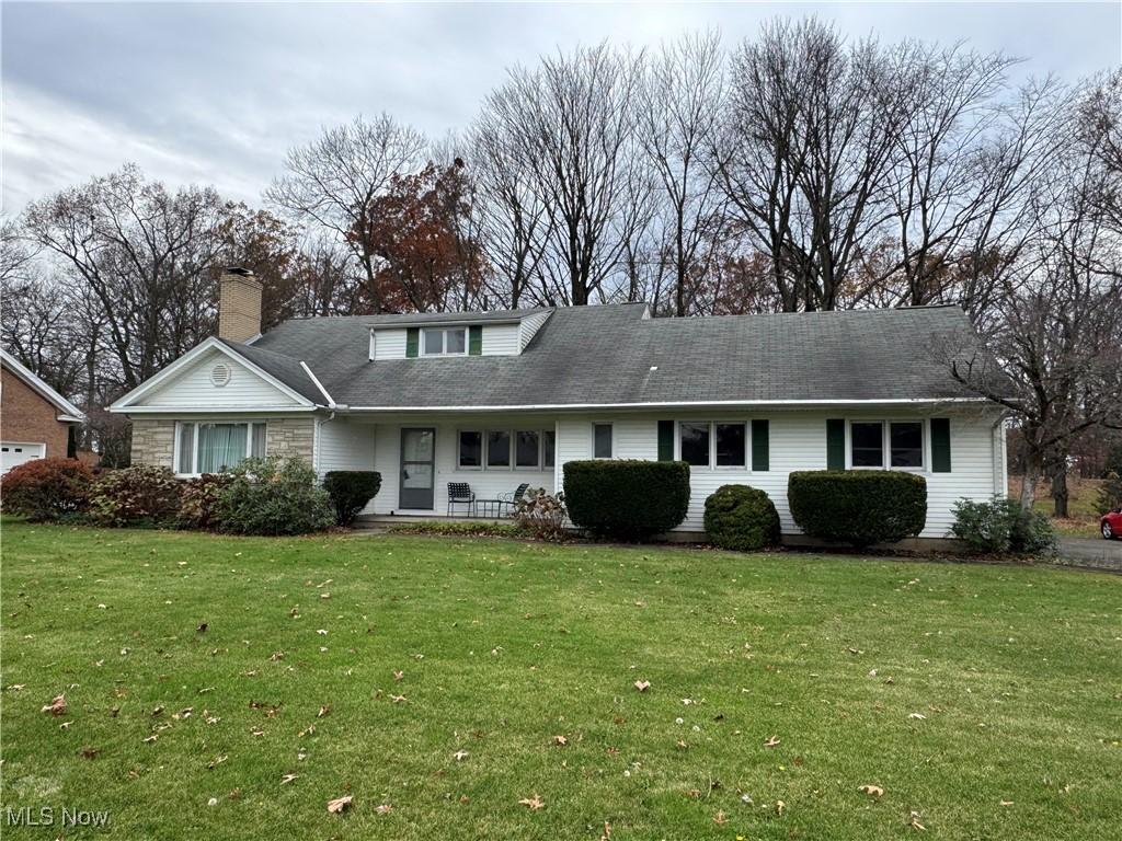 Hogarth Ave, Niles, OH 44446
