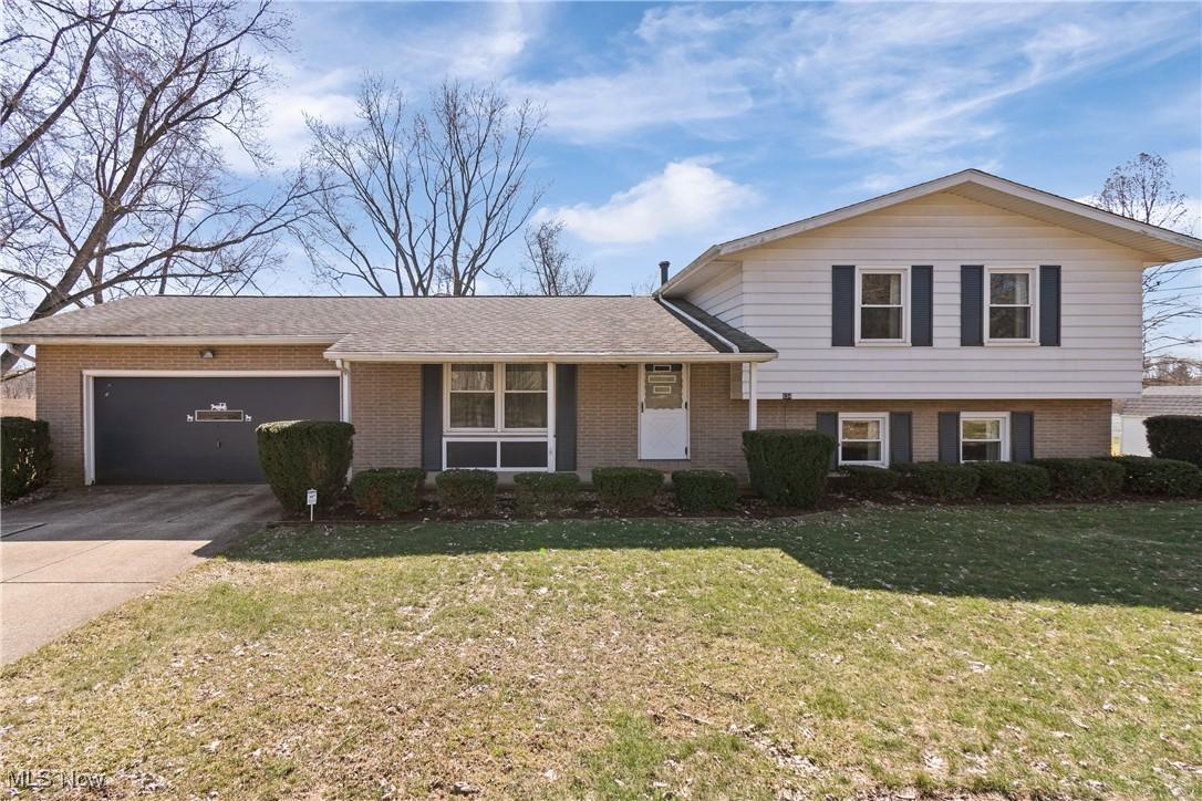 Saturn Dr, Green, OH 44685