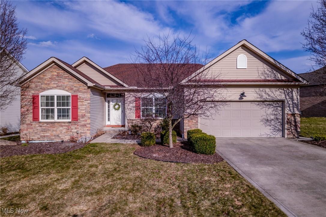 W Longridge Dr, Seven Hills, OH 44131
