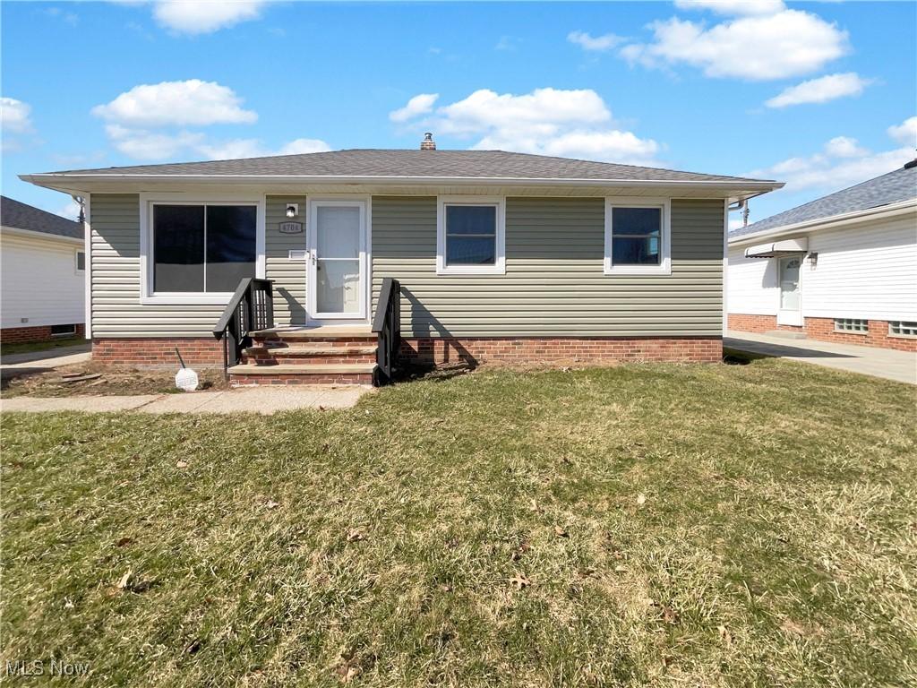 Heather Ln, Cleveland, OH 44144