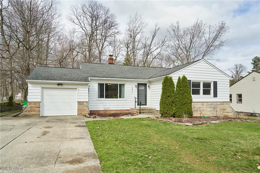 Bonnieview Rd, Mayfield, OH 44143