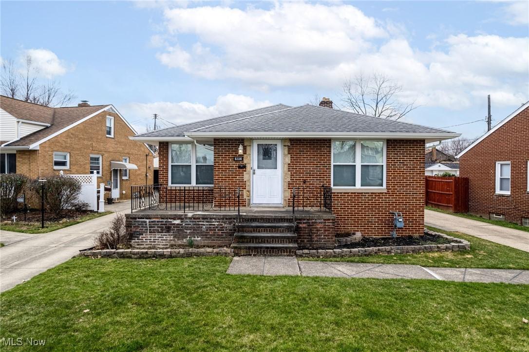 Chestnut Hills Dr, Parma, OH 44129