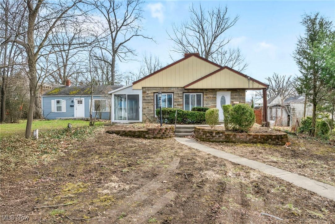 Grove Ave, Cuyahoga Falls, OH 44221
