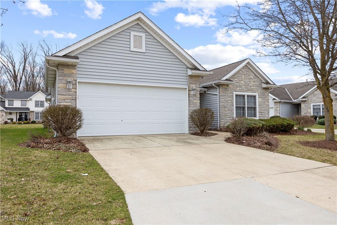Stonehedge Dr, Elyria, OH 44035