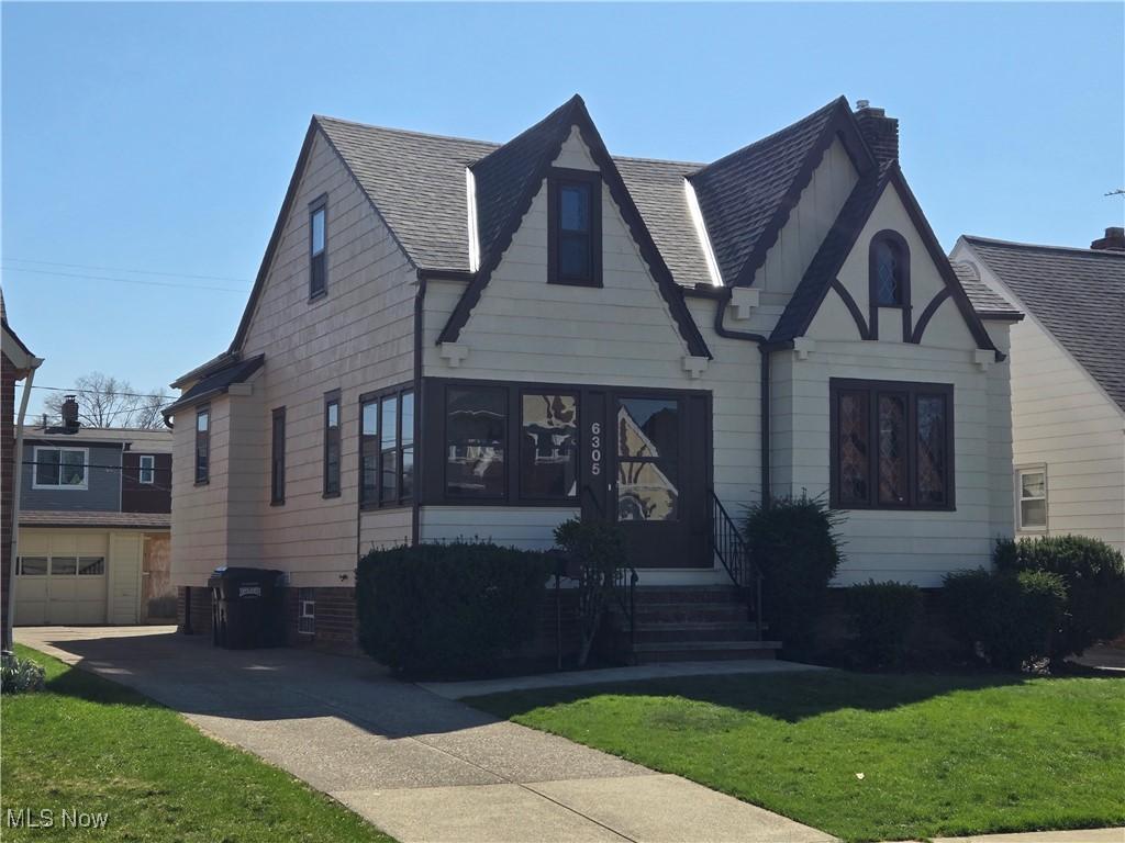 Farnsworth Dr, Parma, OH 44129