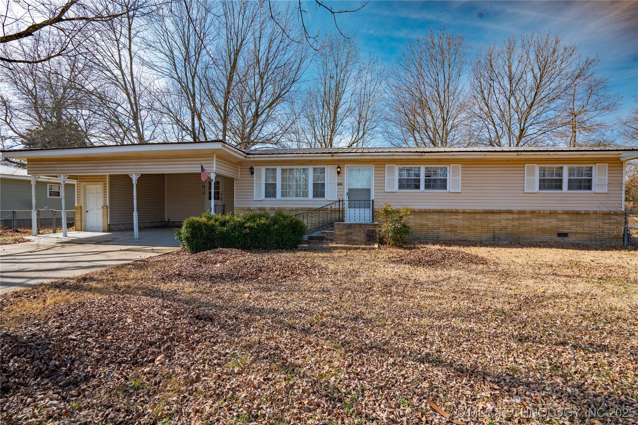 6th Ave, Warner, OK 74469