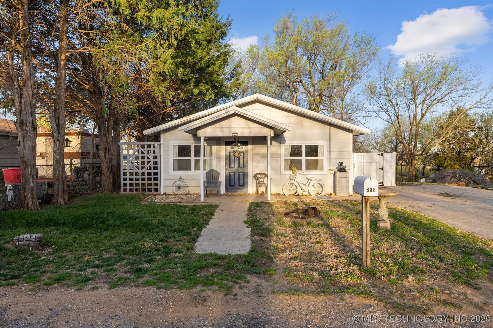 N Division St, Konawa, OK 74849