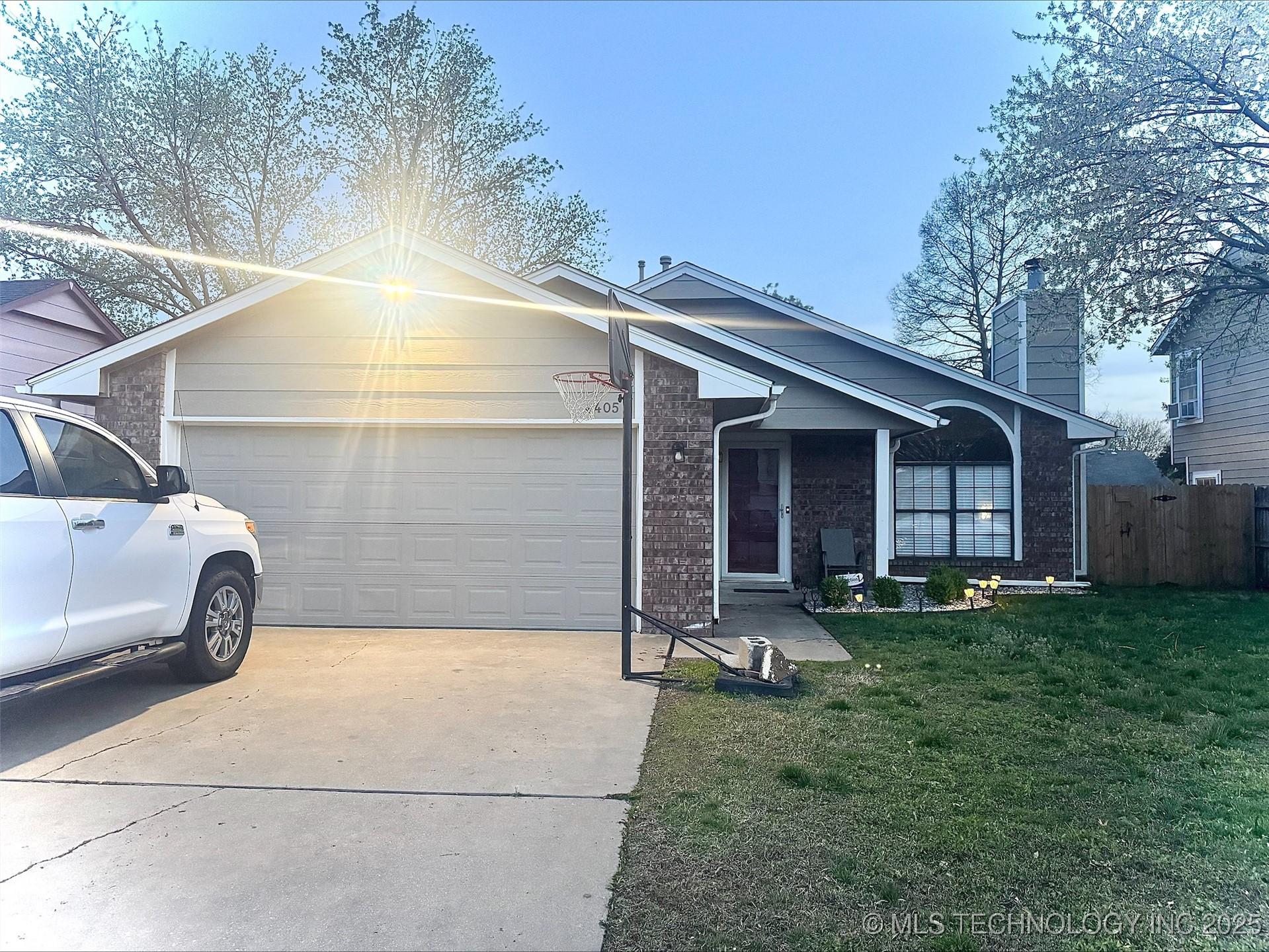 W Oakland St, Broken Arrow, OK 74012