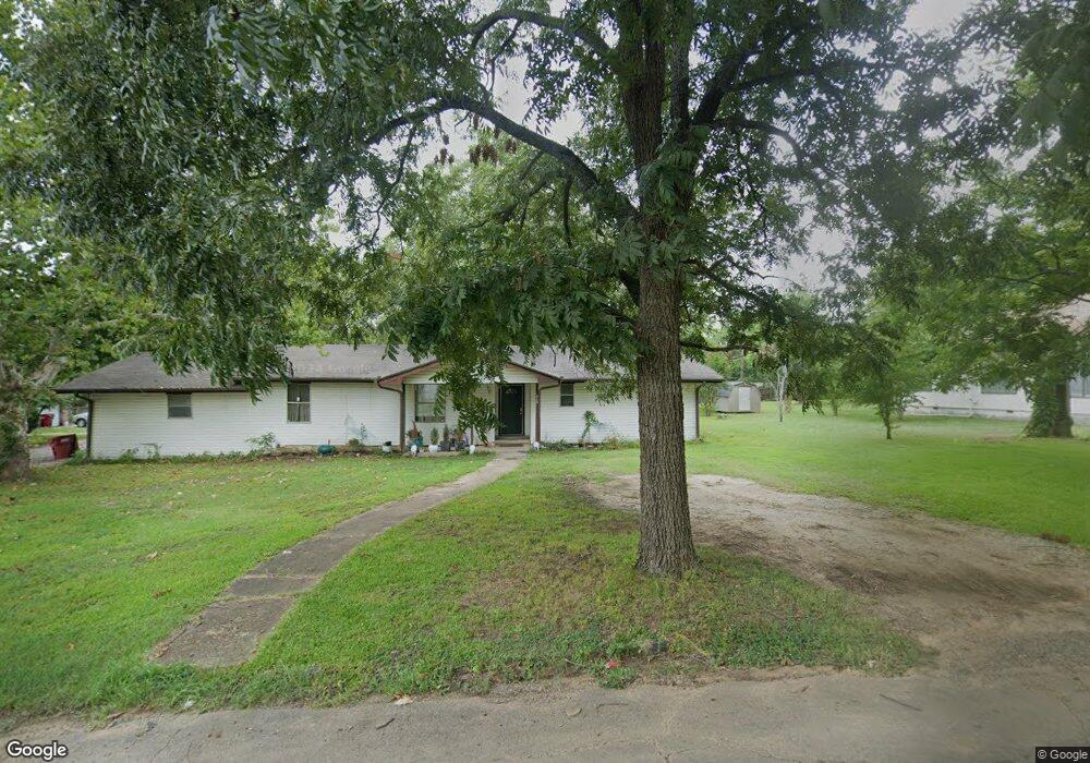 E Bluff St, Hugo, OK 74743