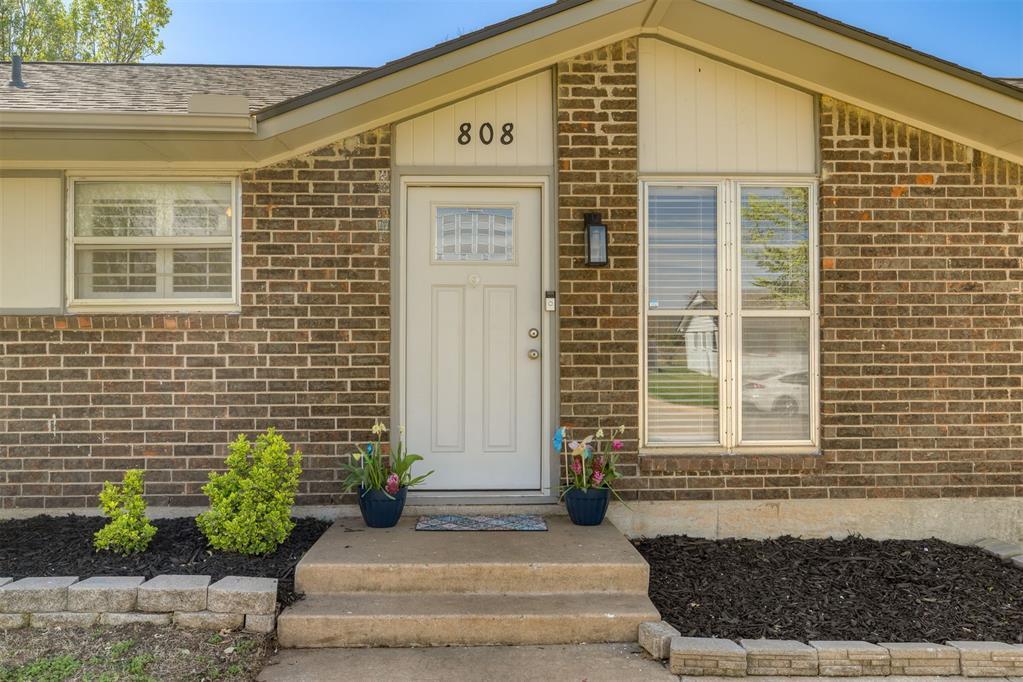 Sunset Dr, Edmond, OK 73003