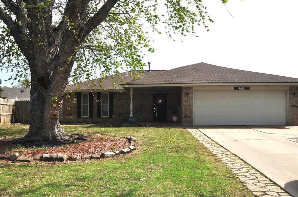 Ladd Cir, Moore, OK 73160