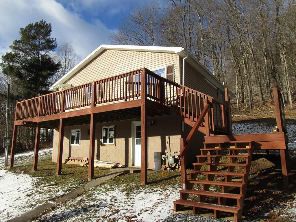 Taylor St, Blossburg, PA 16912