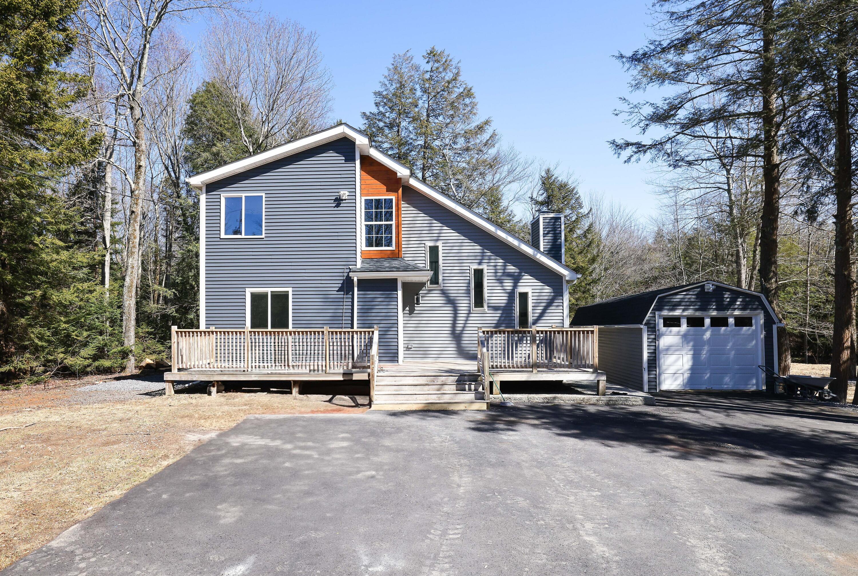 Eagle Pl, Pocono Summit, PA 18346