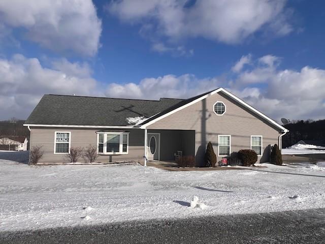 Calvary Ln, Punxsutawney, PA 15767
