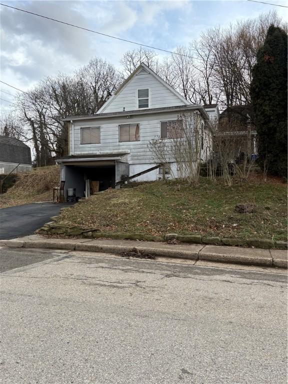 Clark Ave, Jeannette, PA 15644