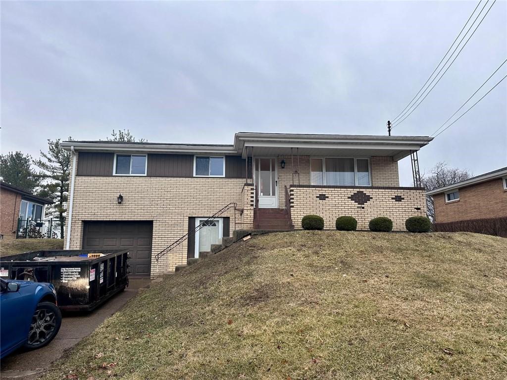Westbury Rd, North Versailles, PA 15137