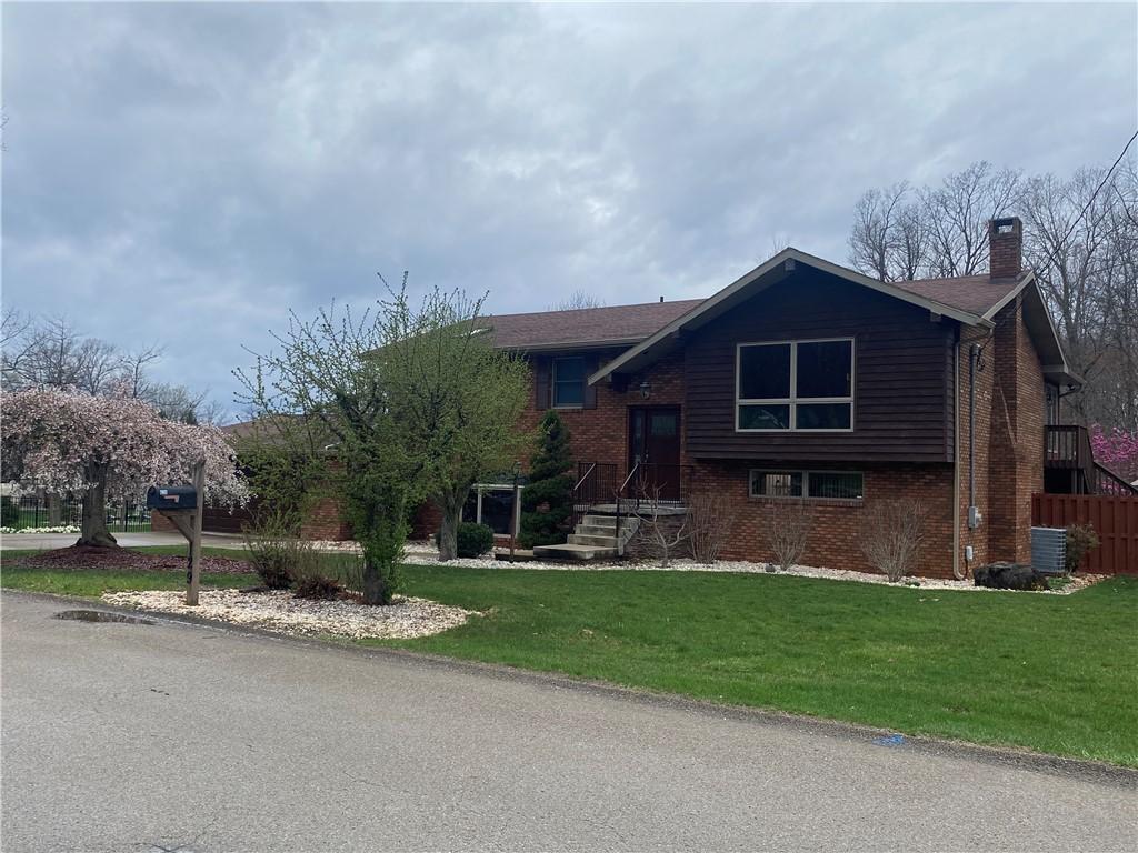 Mulberry St, Hopwood, PA 15445