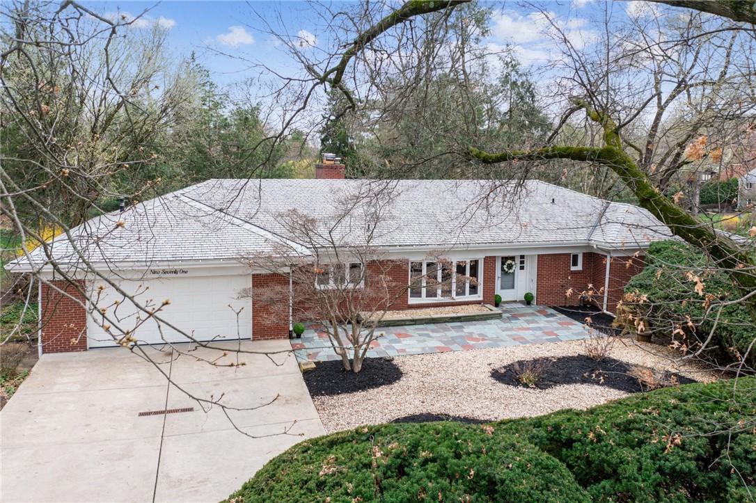 Lakemont Dr, Pittsburgh, PA 15243