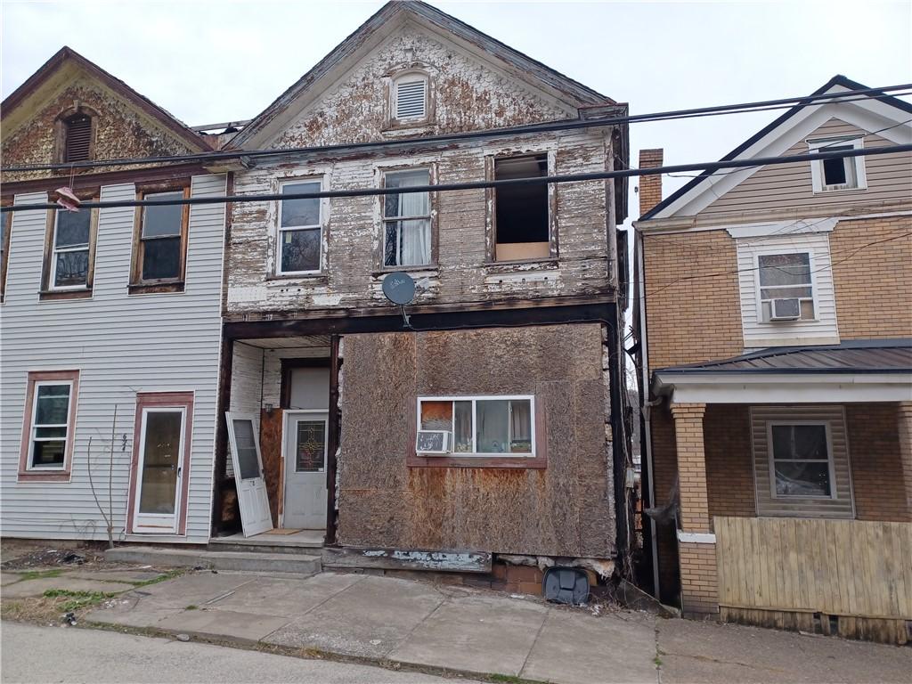 Thompson Ave, Donora, PA 15033