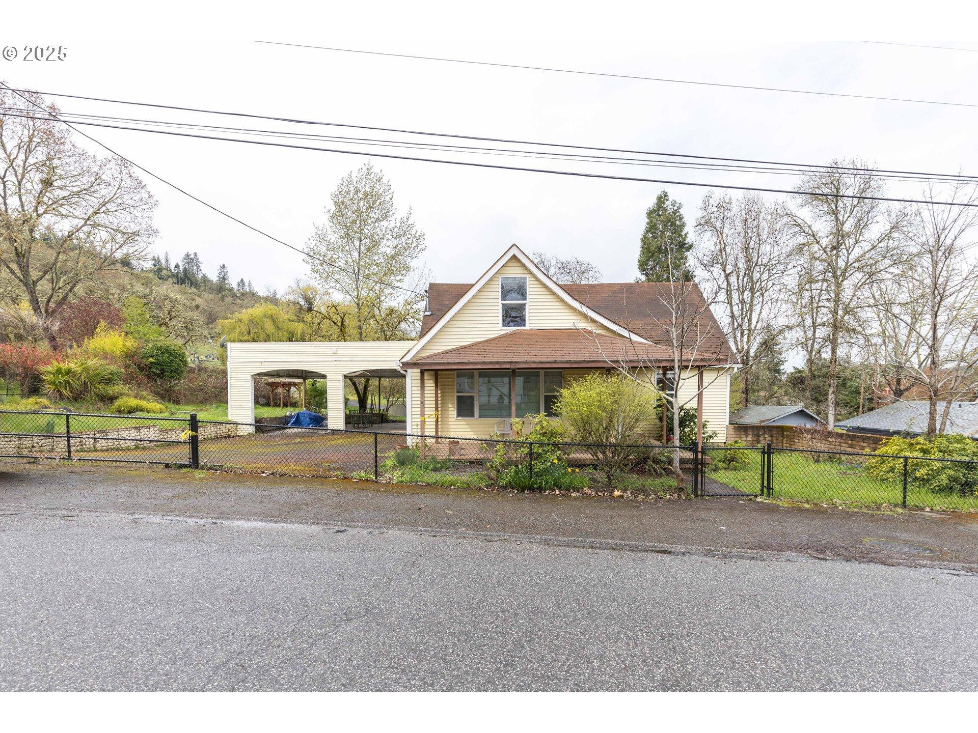 Se Leland St, Roseburg, OR 97470