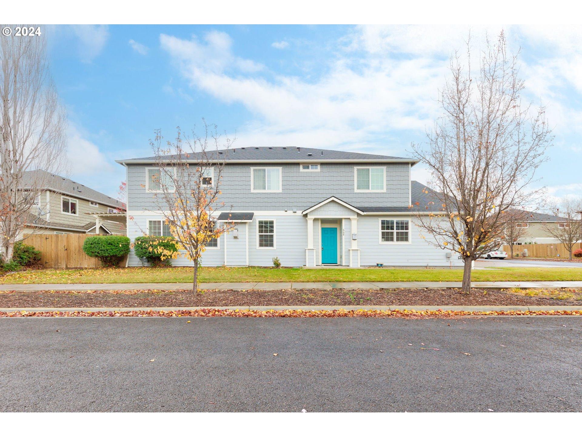 Kaitlin Ln, Medford, OR 97501