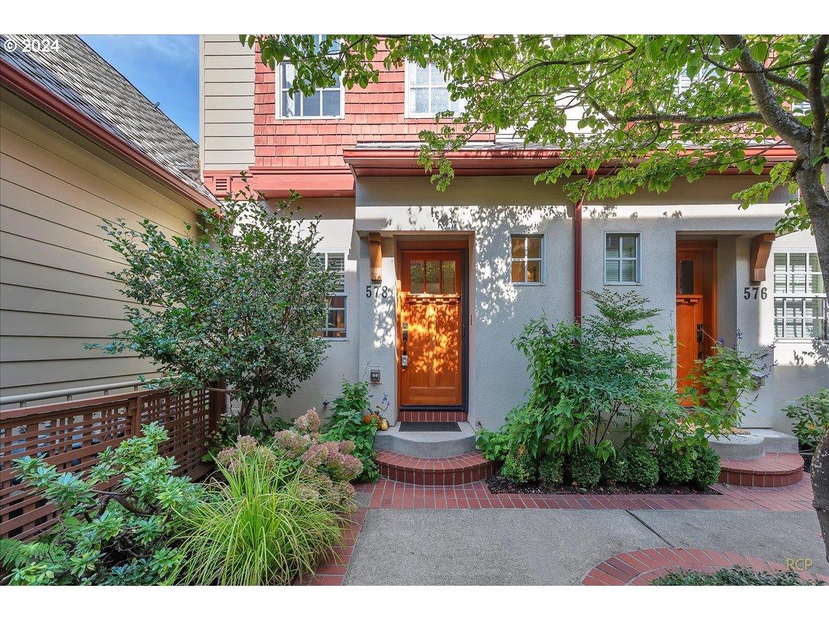 2nd St, Lake Oswego, OR 97034