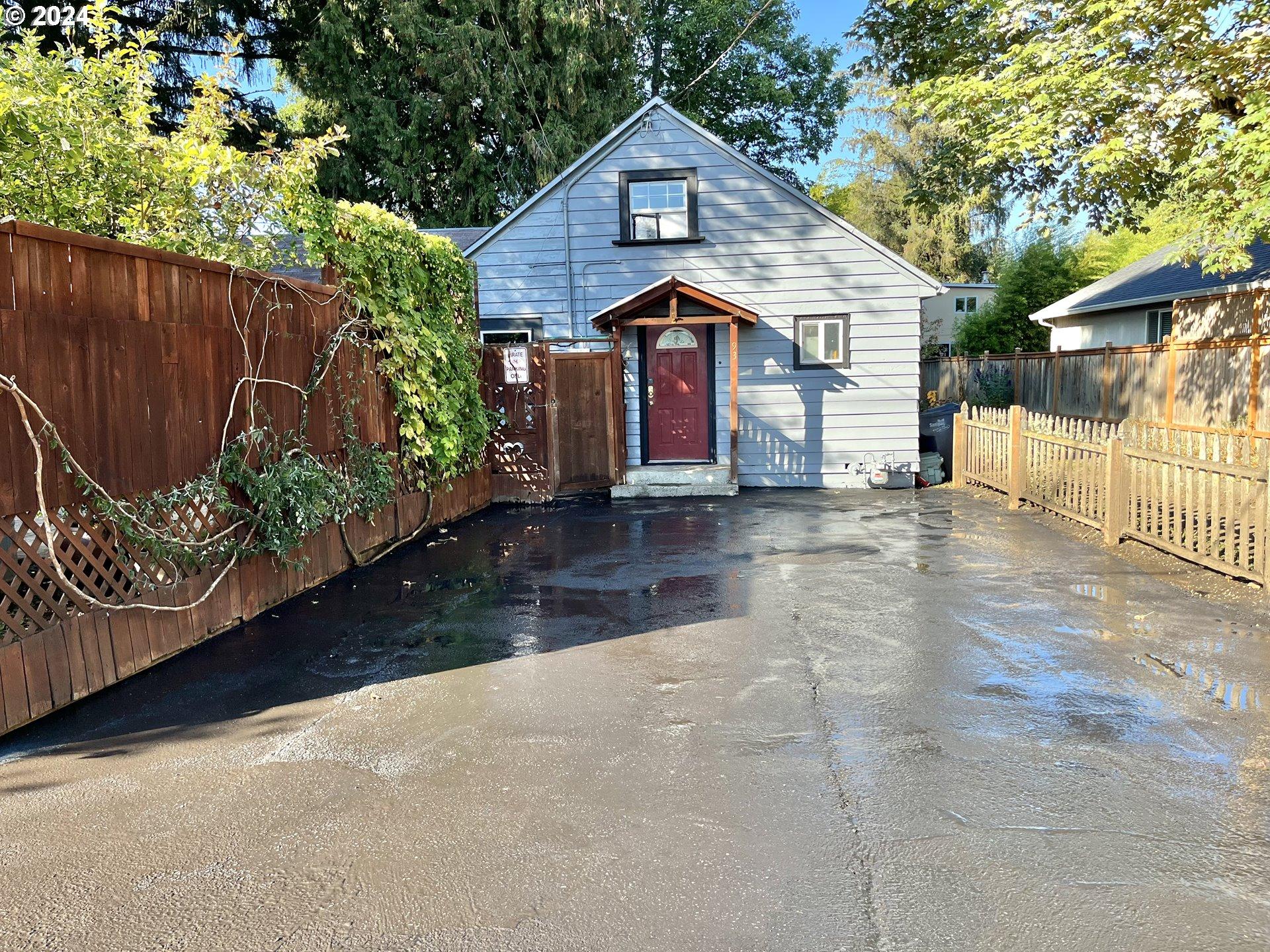 E Hillcrest Dr, Eugene, OR 97404
