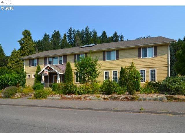 E 1st St, Oakridge, OR 97463