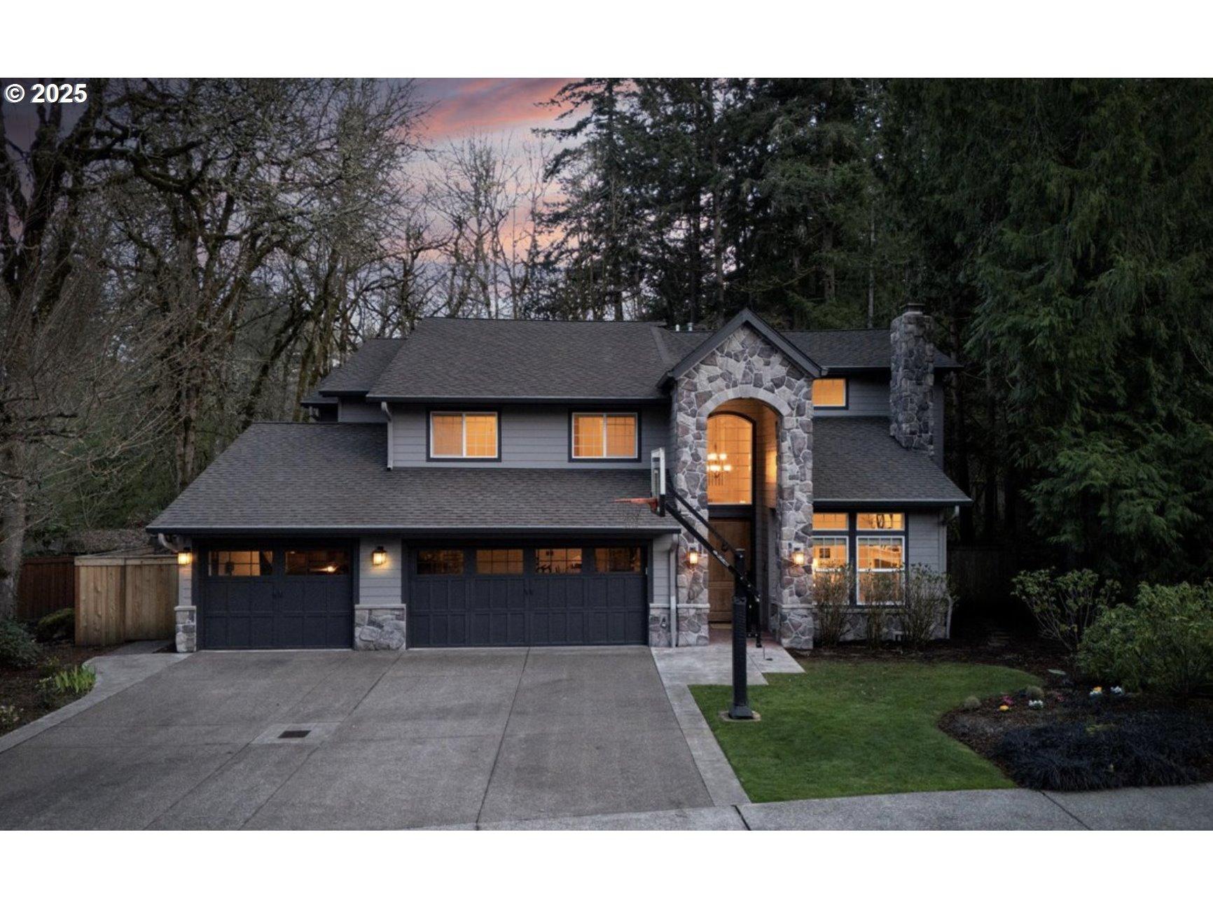Albert Cir, Lake Oswego, OR 97035
